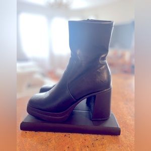 Steve Madden Black Leather Zip Up Booties Chunky Heels Size 6.5